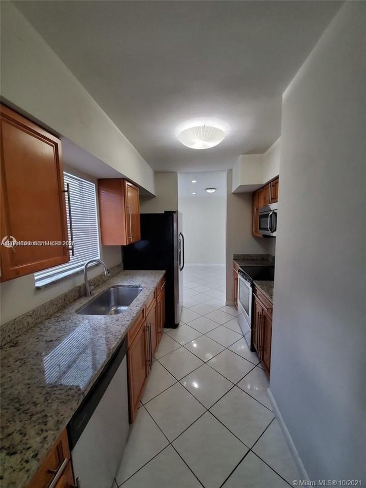 1630 Ne 157th Ter - Photo 3 of 19