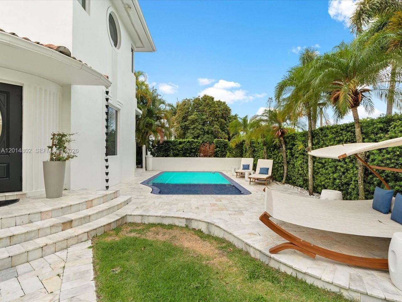 825 Sw 23rd Rd #1 - Photo 4 of 50