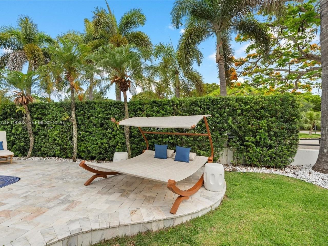 825 Sw 23rd Rd #1 - Photo 5 of 50