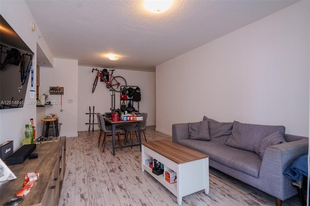 601 Ne 23rd St #607 - Photo 3 of 13