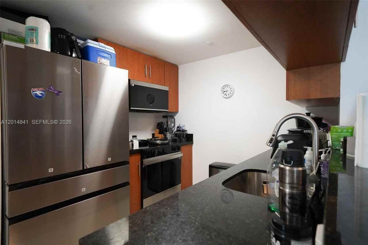 601 Ne 23rd St #607 - Photo 5 of 13