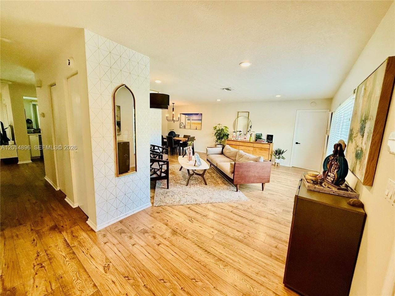 2411 Nw 31st St - Photo 4 of 43