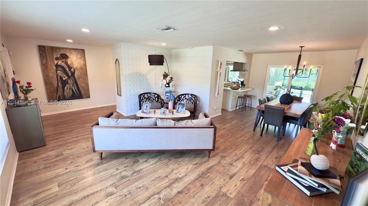 2411 Nw 31st St - Photo 5 of 43