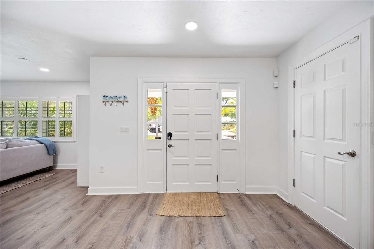 1865 Orchid St - Photo 4 of 45