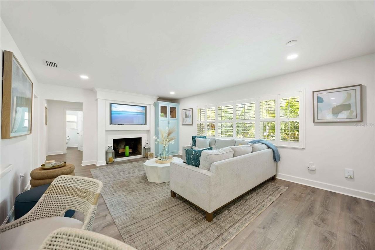 1865 Orchid St - Photo 5 of 45