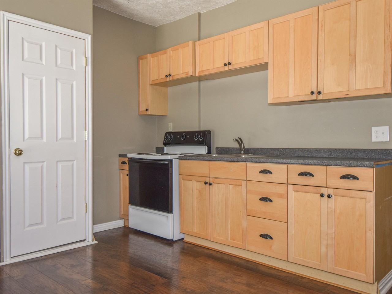 502 W Center St #1 - Photo 4 of 17