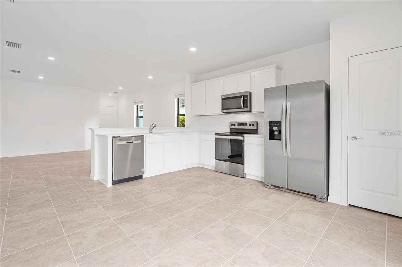 6560 Silverstar Dr - Photo 3 of 27