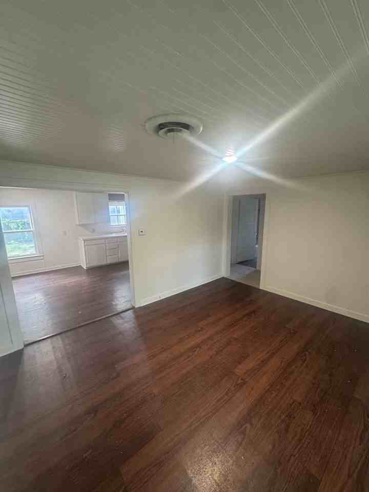 106 N Merrimac St - Photo 4 of 23