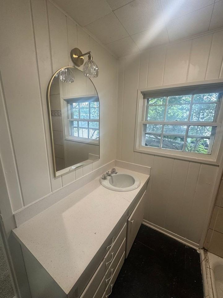 106 N Merrimac St - Photo 6 of 23