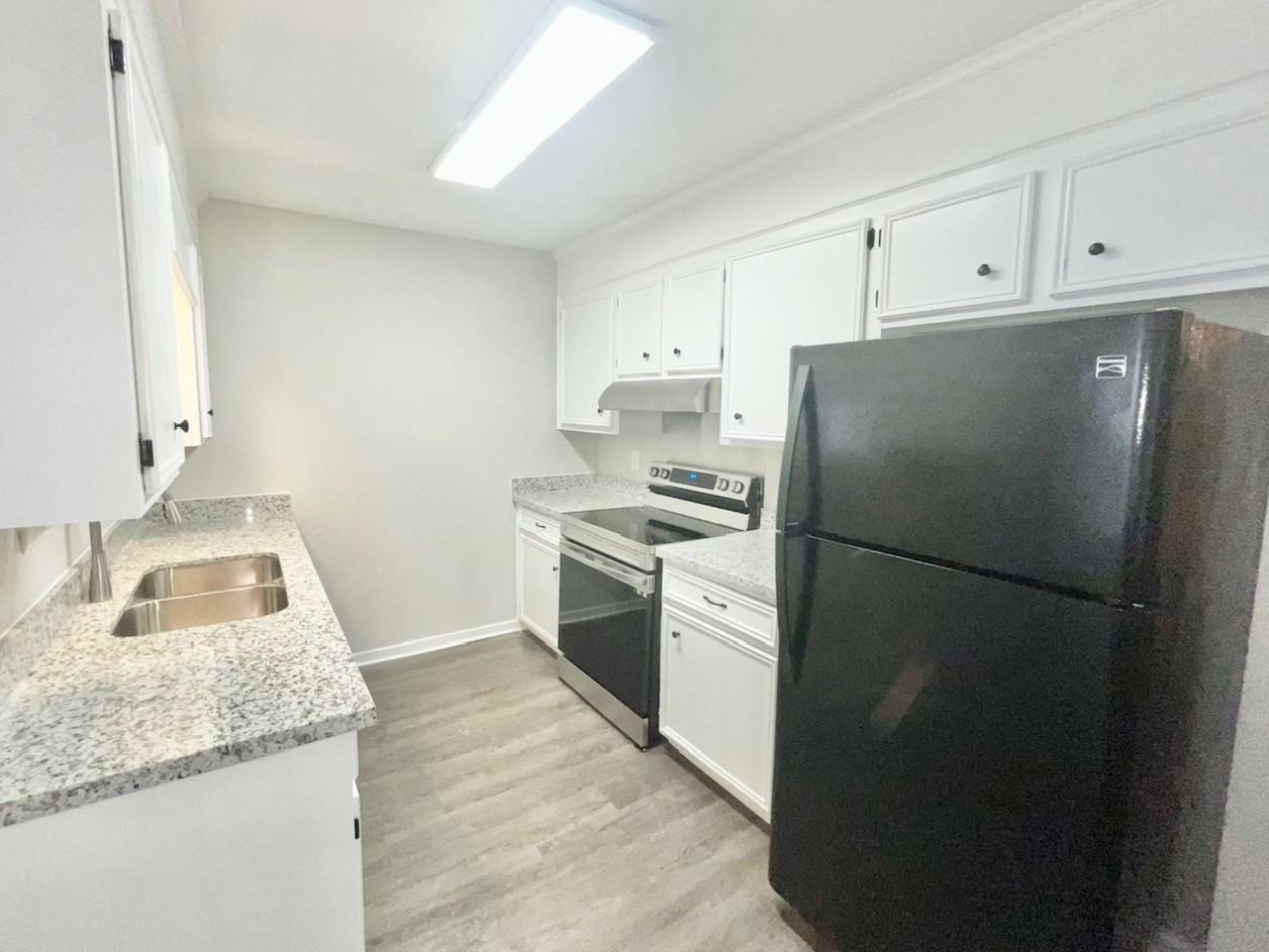403 Lindale Dr #B - Photo 3 of 8