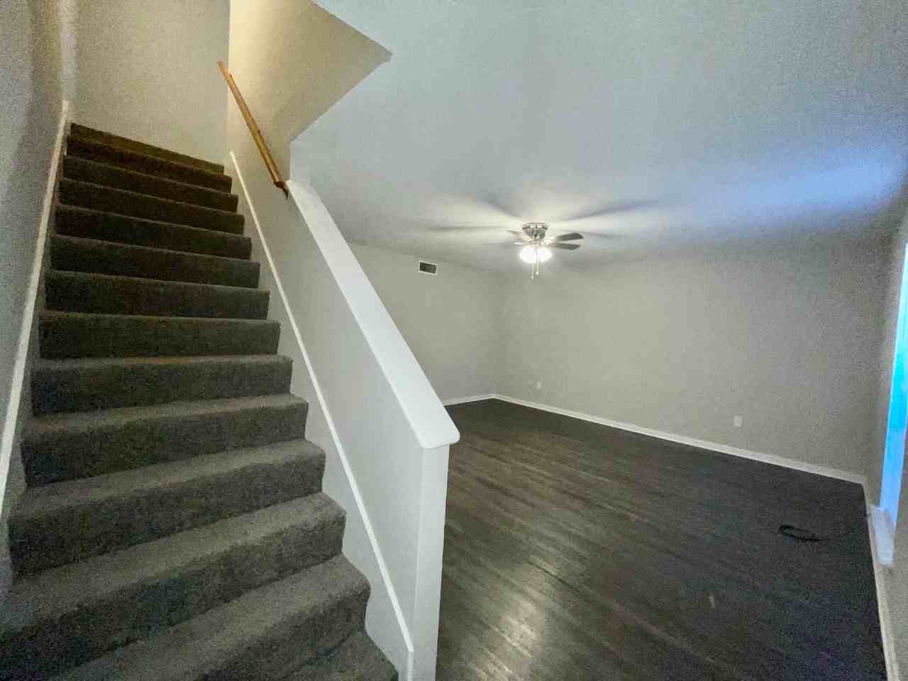 403 Lindale Dr #B - Photo 5 of 8