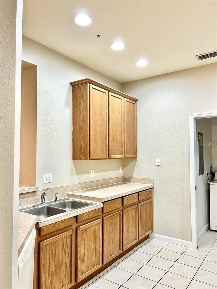 3000 Laurel Park Ln #101 - Photo 7 of 21