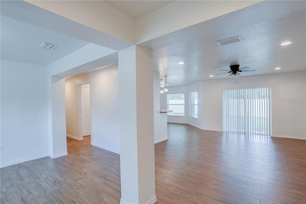 305 Prince St - Photo 4 of 29