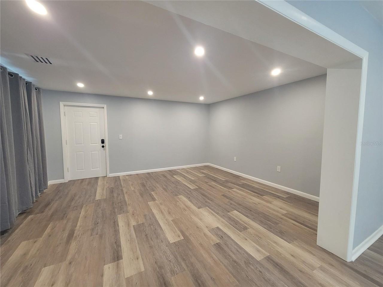 21147 Sw Honeysuckle St - Photo 2 of 19