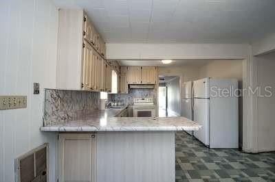 1405 Ne 55th St - Photo 6 of 22