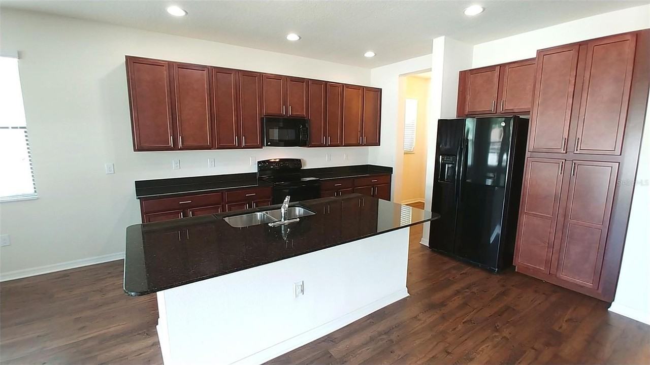 7013 Island Queen Ct - Photo 2 of 19