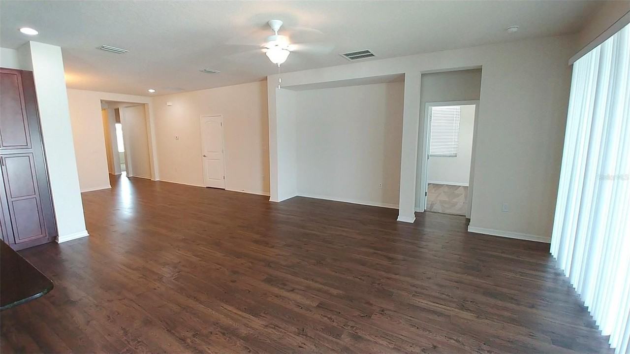 7013 Island Queen Ct - Photo 4 of 19