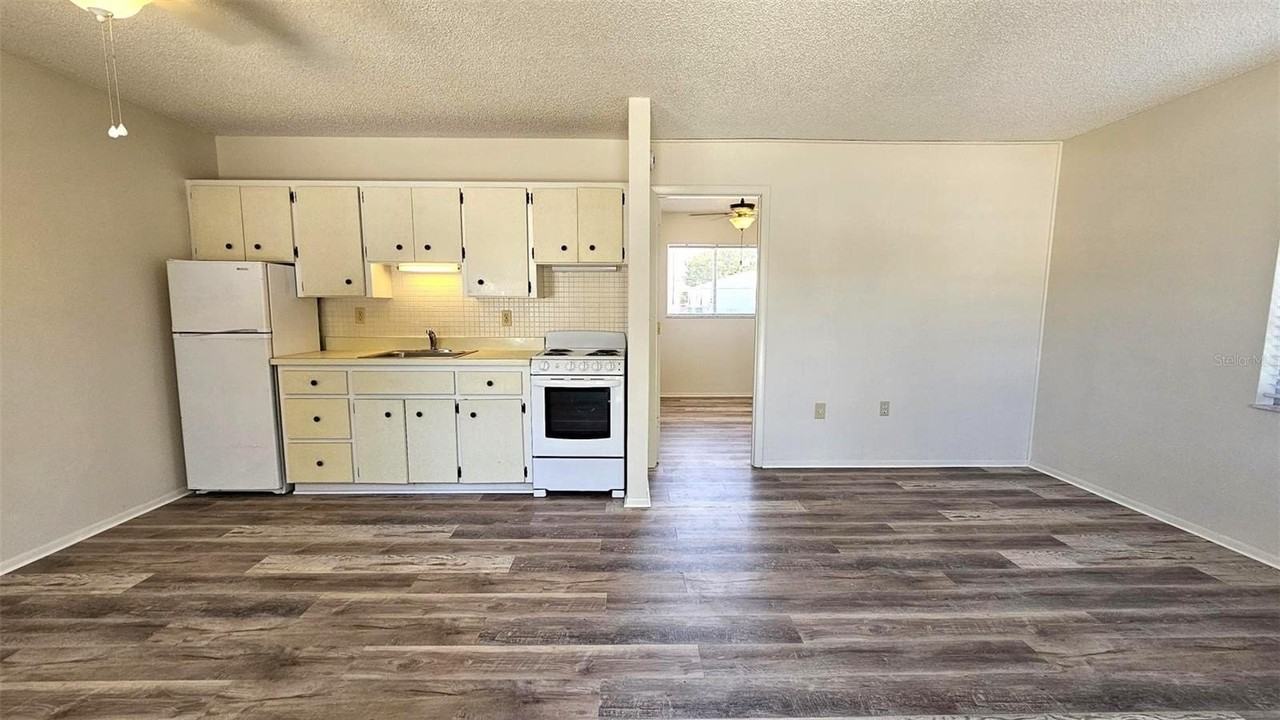 65 N Maple St - Photo 4 of 15