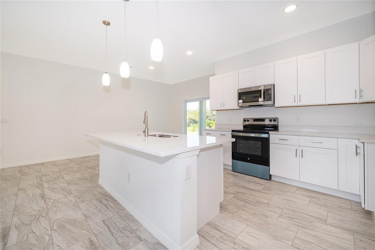 600 Rosaro Ct - Photo 4 of 29