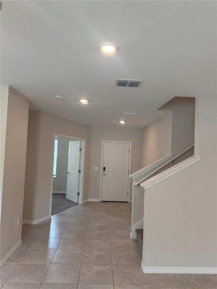 1042 Michelangelo Ln - Photo 5 of 35