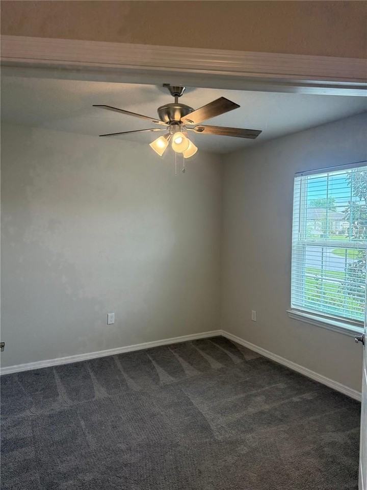 1042 Michelangelo Ln - Photo 7 of 35
