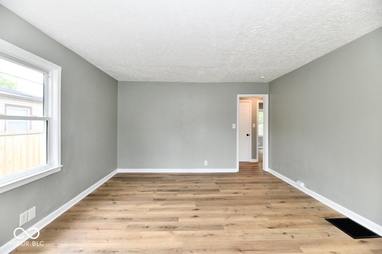3315 N Euclid Ave - Photo 4 of 15