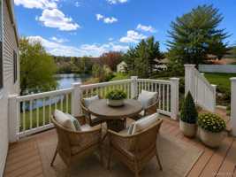 featured image of 905 Oakridge Cmns