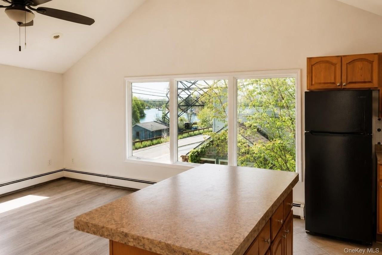 435 Abeel St - Photo 4 of 19