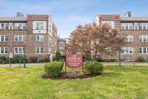 featured image of 87 N Broadway #3L