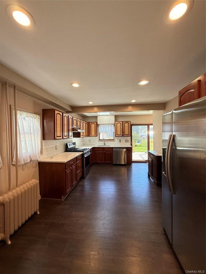 35 S Franklin Ave - Photo 3 of 16