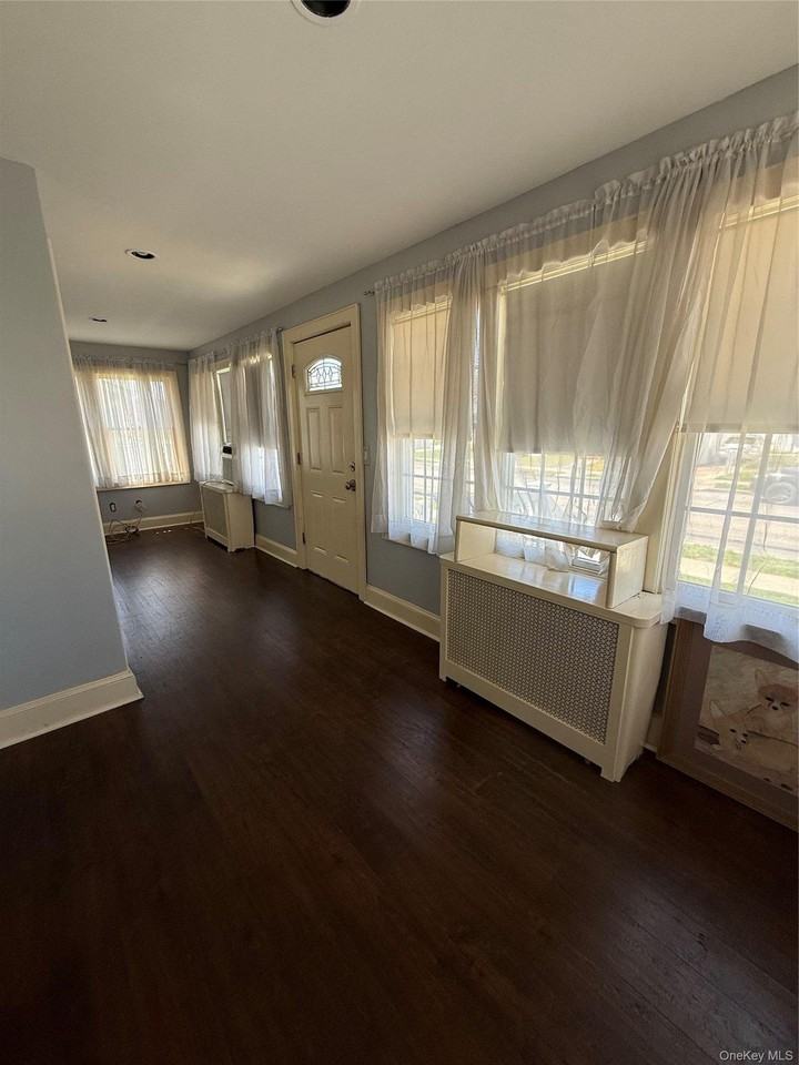 35 S Franklin Ave - Photo 4 of 16