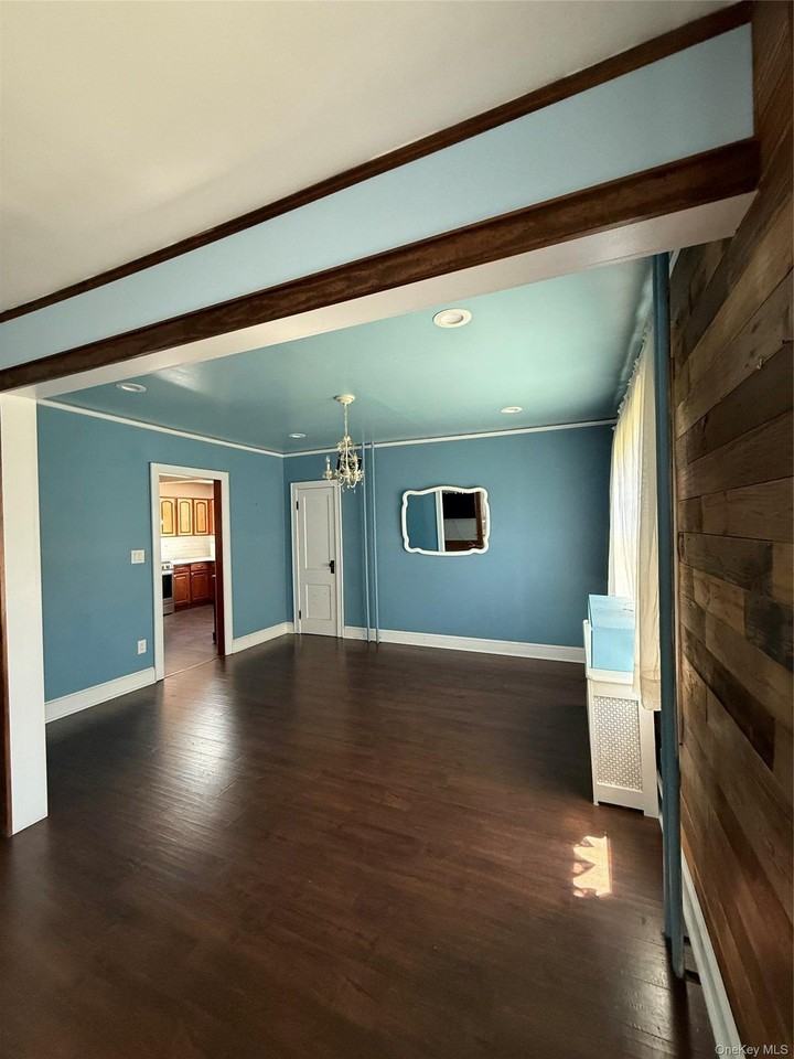 35 S Franklin Ave - Photo 5 of 16