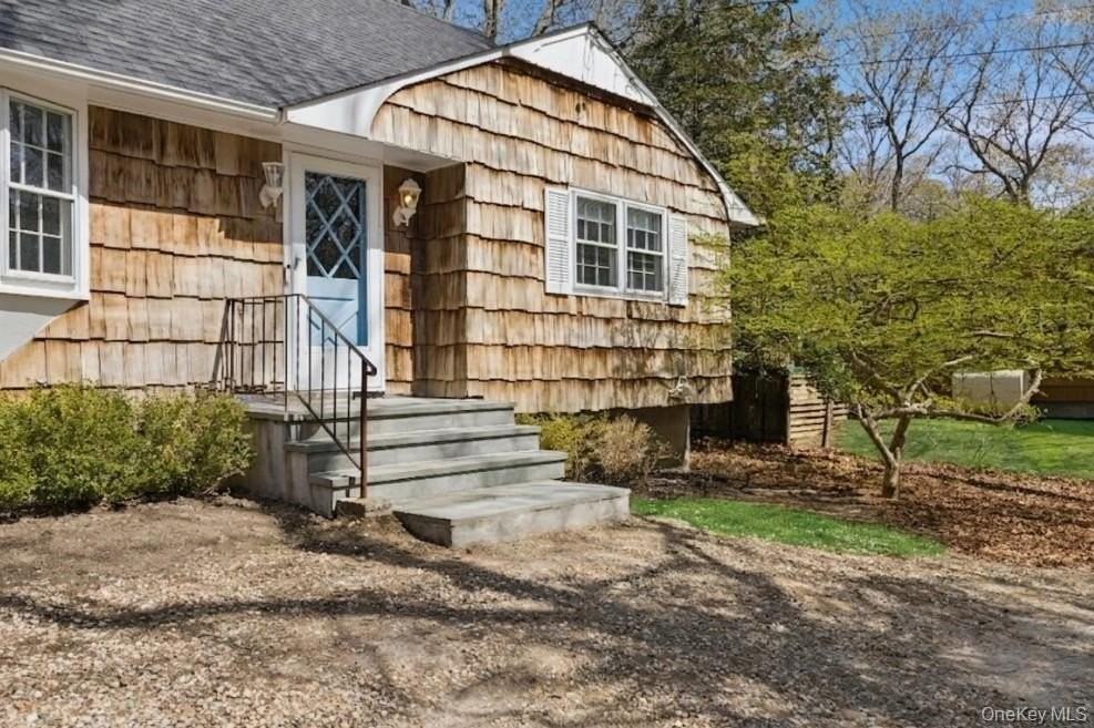135 Pembroke Dr - Photo 2 of 35