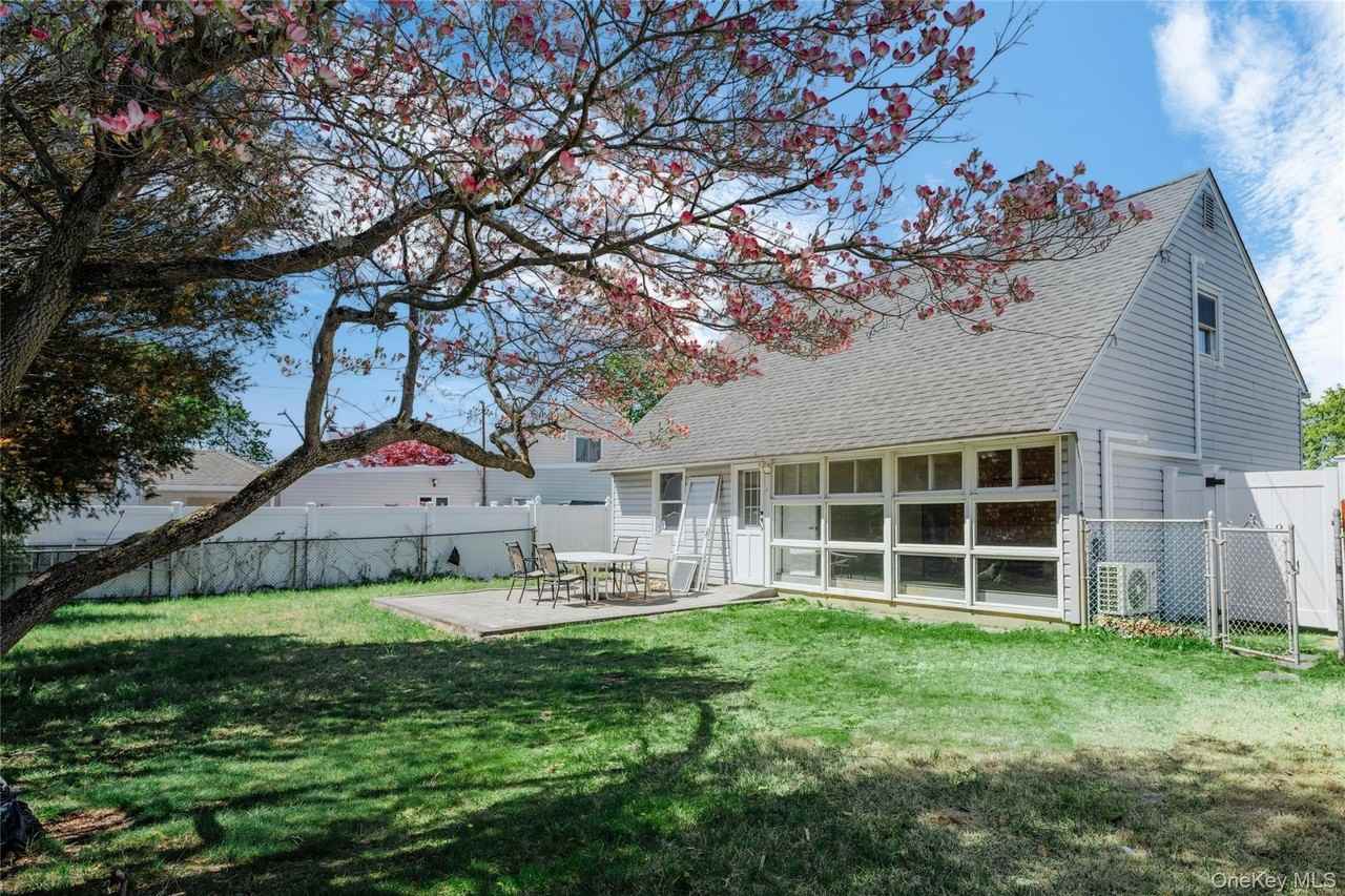 71 Chimney Ln - Photo 2 of 11