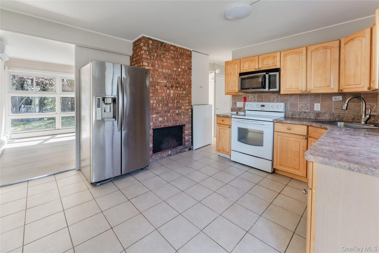71 Chimney Ln - Photo 3 of 11