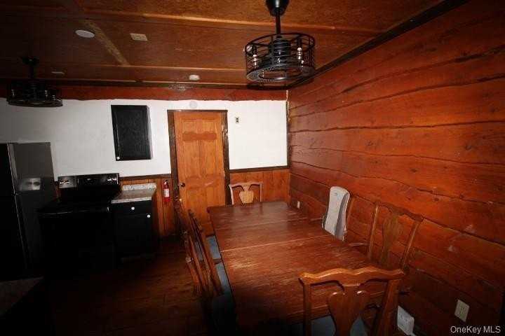 325 N Main St - Photo 6 of 12