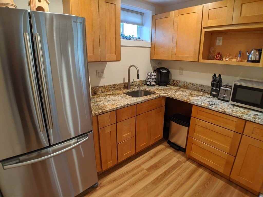 40 Barton Dr #40 - Photo 2 of 17