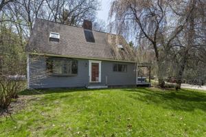 featured image of 6 Pine Woods Rd