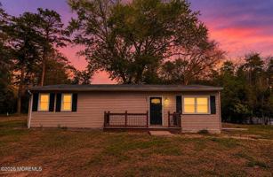 featured image of 837 Forest Ave