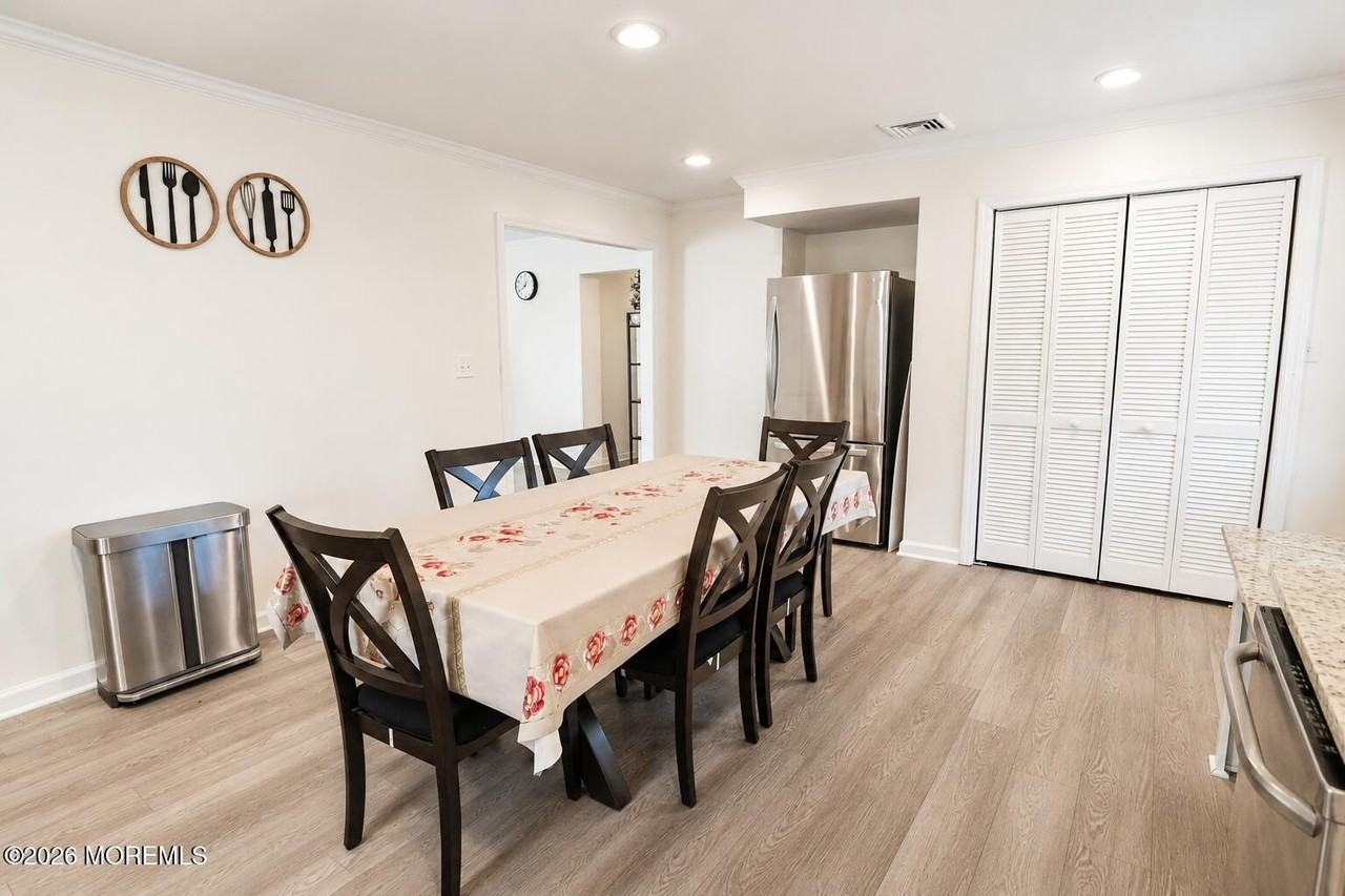 837 Forest Ave - Photo 5 of 10