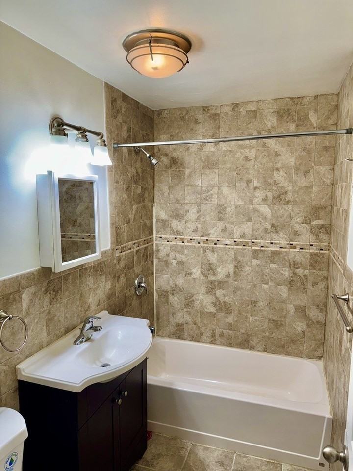 2401 W Balmoral Ave #3D - Photo 3 of 5