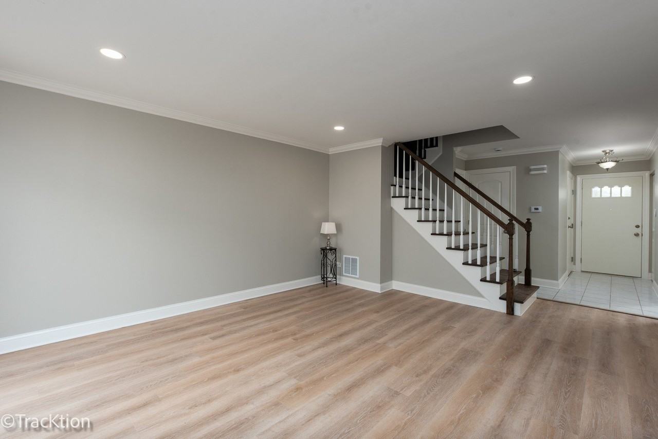 1185 Leicester Ct - Photo 2 of 16