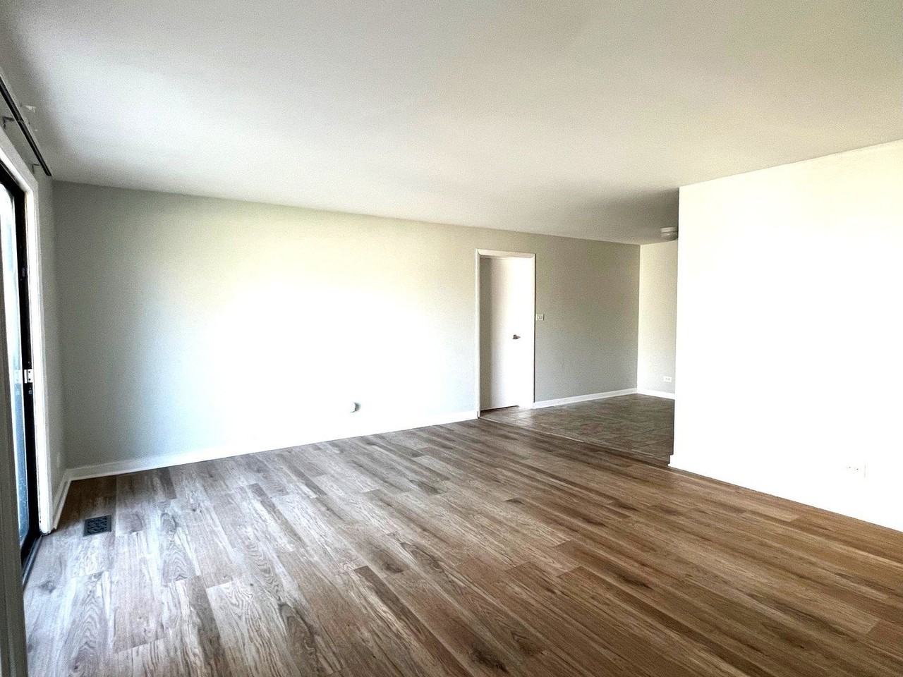 102 Tonset Ct #102 - Photo 2 of 8