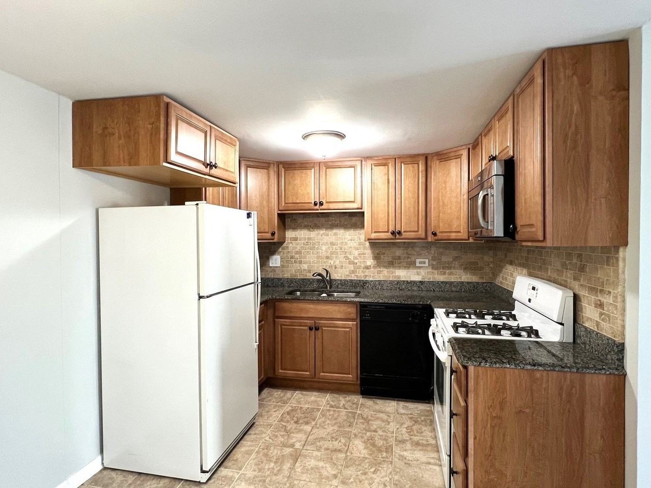 102 Tonset Ct #102 - Photo 4 of 8