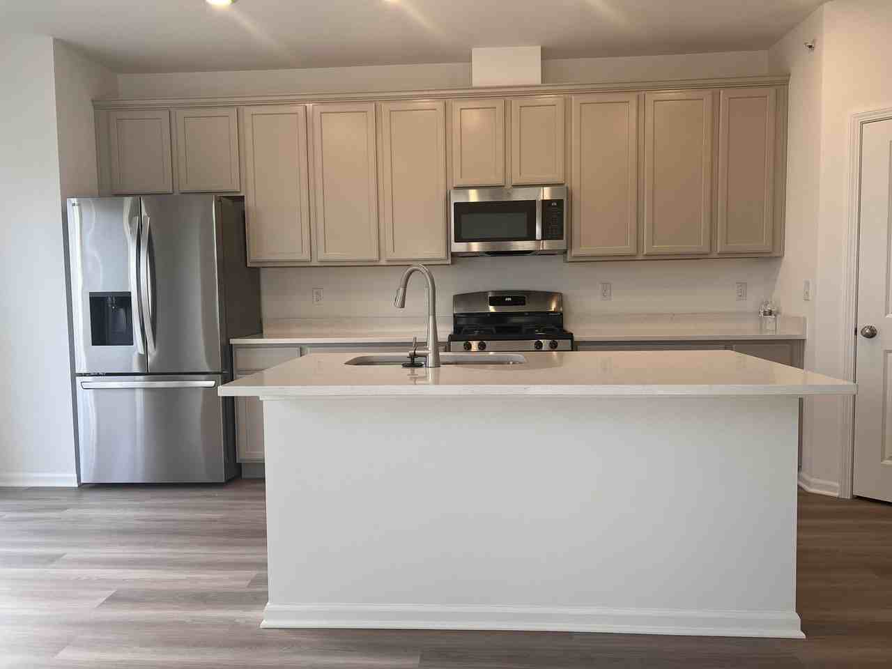 302 Kingsport Dr #302 - Photo 4 of 25