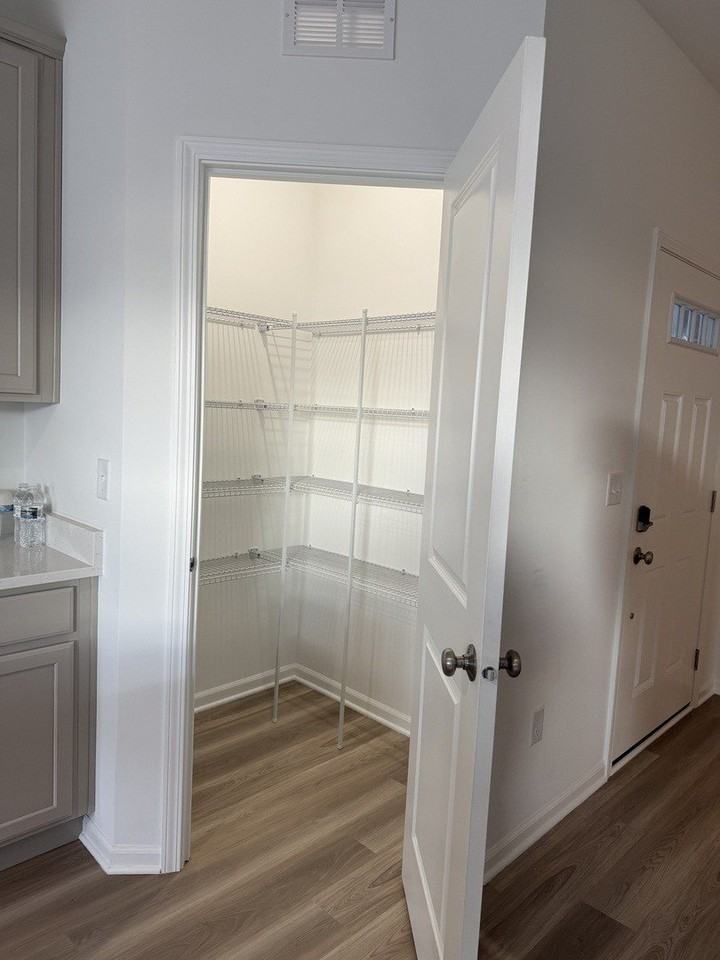 302 Kingsport Dr #302 - Photo 7 of 25