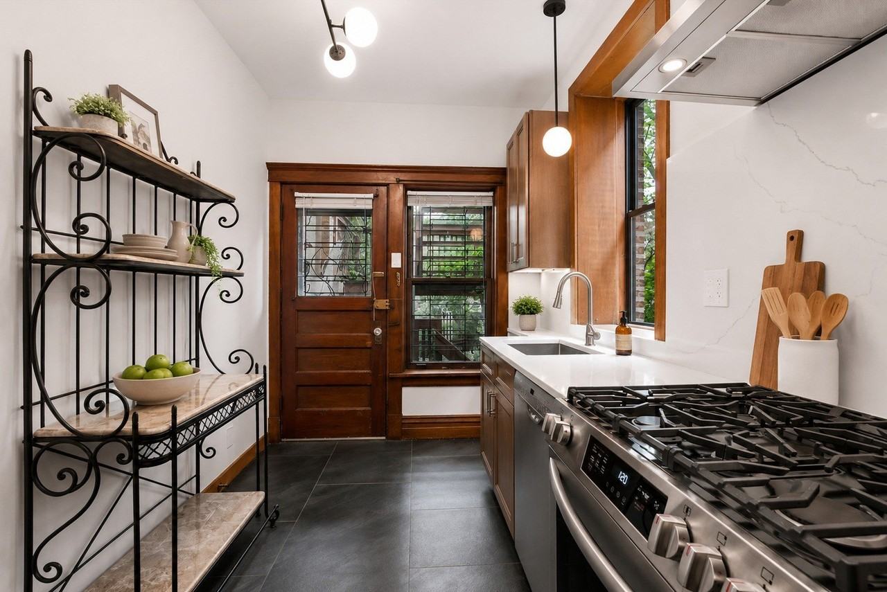 4725 N Dover St #1 - Photo 4 of 13