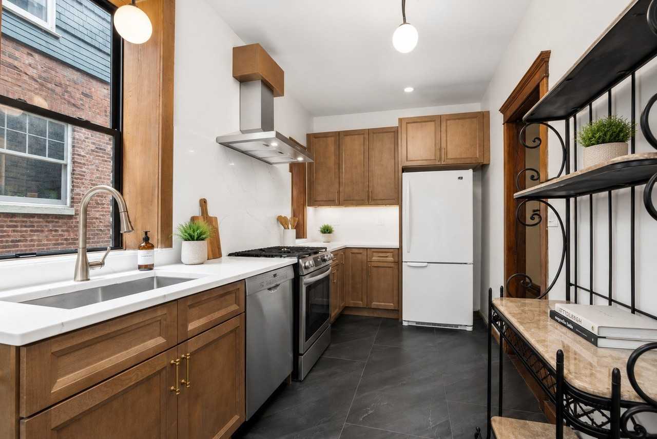 4725 N Dover St #1 - Photo 5 of 13
