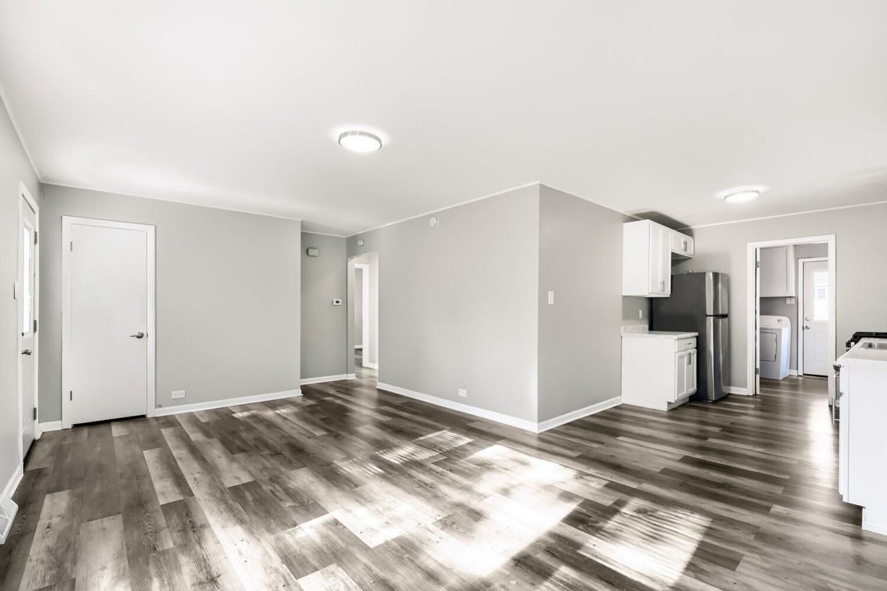 15013 Springfield Ave - Photo 3 of 17