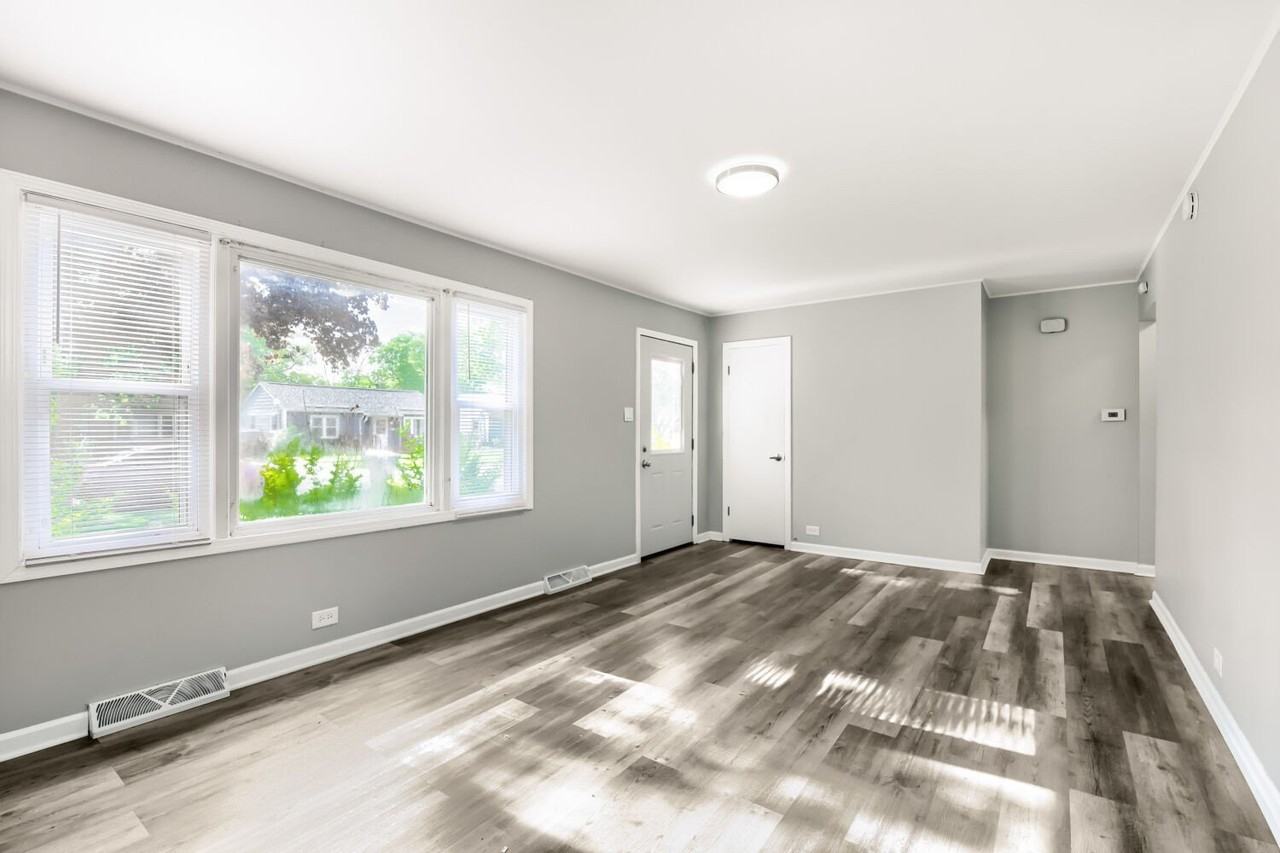 15013 Springfield Ave - Photo 5 of 17
